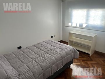 Casa en Venta  2 Plantas. 2 Cocheras. Patio. Pileta. Quincho. Parrilla. Impecable!!