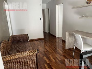 Casa en Venta  2 Plantas. 2 Cocheras. Patio. Pileta. Quincho. Parrilla. Impecable!!