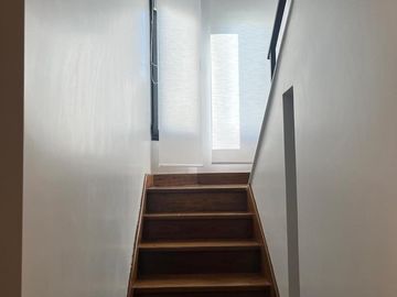 Casa en Venta  2 Plantas. 2 Cocheras. Patio. Pileta. Quincho. Parrilla. Impecable!!