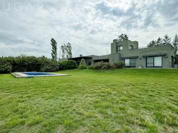 Venta Casa en Club de Campo La Ranita / Pilar PERMUTA