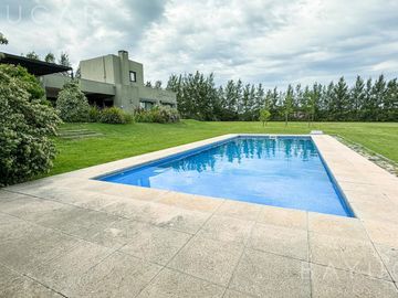 Venta Casa en Club de Campo La Ranita / Pilar PERMUTA