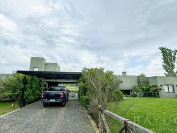Venta Casa en Club de Campo La Ranita / Pilar PERMUTA