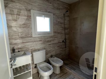 Casa en venta con renta - Barrio San Felipe, Canning
