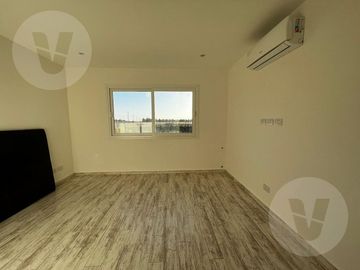 Casa en venta con renta - Barrio San Felipe, Canning