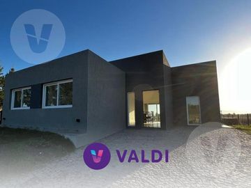 Casa en venta con renta - Barrio San Felipe, Canning