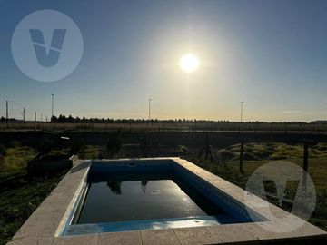 Casa en venta con renta - Barrio San Felipe, Canning