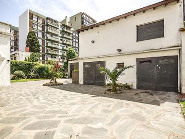IMPONENTE CASONA con amplio JARDÍN - 4 DORMITORIOS - COCHERAS CUBIERTAS - COGHLAN