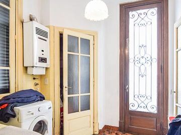 IMPONENTE CASONA con amplio JARDÍN - 4 DORMITORIOS - COCHERAS CUBIERTAS - COGHLAN