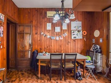 IMPONENTE CASONA con amplio JARDÍN - 4 DORMITORIOS - COCHERAS CUBIERTAS - COGHLAN