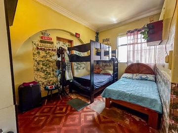 ¡DEPARTAMENTO EN VENTA EN PRIMER PISO, CÓMODO Y CERCA DE TODO LO QUE NECESITAS!