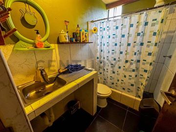 ¡DEPARTAMENTO EN VENTA EN PRIMER PISO, CÓMODO Y CERCA DE TODO LO QUE NECESITAS!