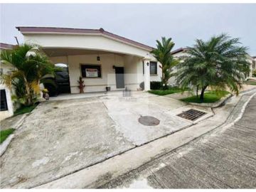 VENDO CASA EN LA CHORRERA 3R (DMFS)