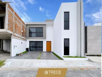 Casa en venta Fraccionamiento Lomas de La Rioja, Riviera Veracruzana, Alvarado
