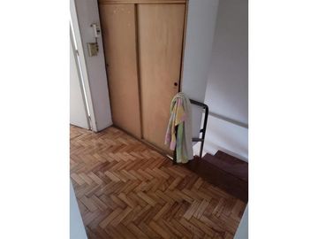 SOLIDO DUPLEX DE 4 AMBIENTES EN VENTA CON PATIO Y TERRAZA EN OLIVOS