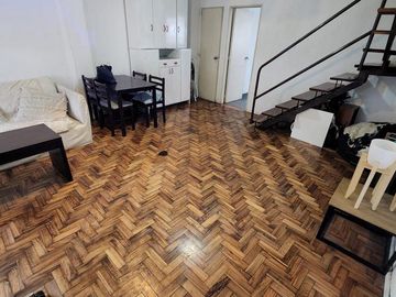 SOLIDO DUPLEX DE 4 AMBIENTES EN VENTA CON PATIO Y TERRAZA EN OLIVOS
