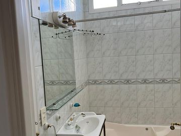 Estupendo semipiso al frente