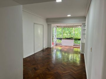 Estupendo semipiso al frente