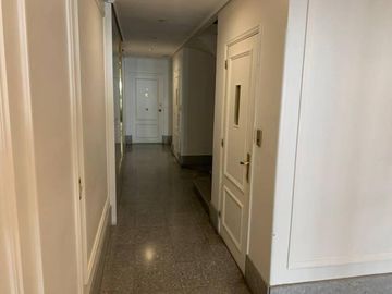 Estupendo semipiso al frente