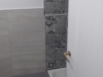 PH 3/4 ambientes a nuevo, excelente ubicación. Patio, balcón. Impecable! - Olivos