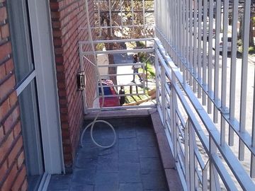 PH 3/4 ambientes a nuevo, excelente ubicación. Patio, balcón. Impecable! - Olivos
