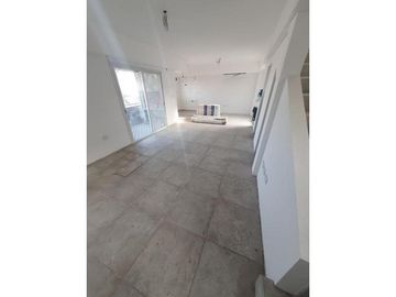 DUPLEX DE 4 AMBIENTES EN VENTA A ESTRENAR CON COCHERA CUBIERTA Y BAULERA, OLIVOS