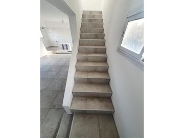 DUPLEX DE 4 AMBIENTES EN VENTA A ESTRENAR CON COCHERA CUBIERTA Y BAULERA, OLIVOS