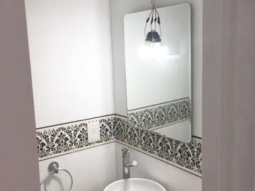 EXCELENTE 3 AMBIENTES EN DUPLEX COMO A ESTRENAR CON 2 BALCONES Y COCHERA CUBIERTA