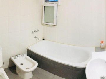 EXCELENTE 3 AMBIENTES EN DUPLEX COMO A ESTRENAR CON 2 BALCONES Y COCHERA CUBIERTA