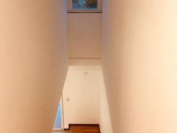 EXCELENTE 3 AMBIENTES EN DUPLEX COMO A ESTRENAR CON 2 BALCONES Y COCHERA CUBIERTA
