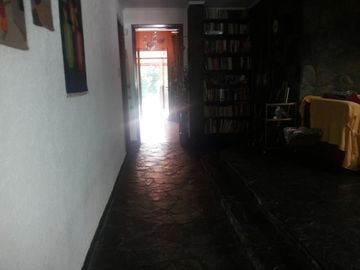 Hermosa quinta en calle principal La Reja