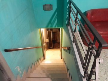 Casa en venta - 2 Dormitorios 1 Baño - Local - 500Mts2 - Lanús
