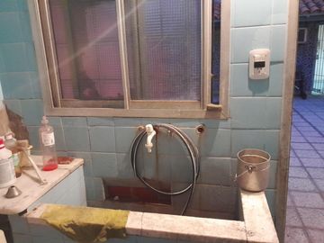 Casa en venta - 2 Dormitorios 1 Baño - Local - 500Mts2 - Lanús