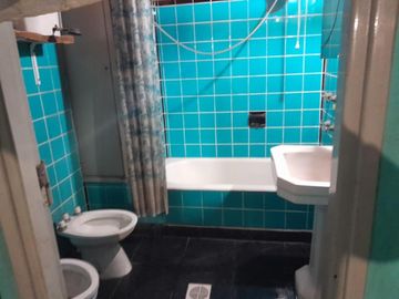 Casa en venta - 2 Dormitorios 1 Baño - Local - 500Mts2 - Lanús