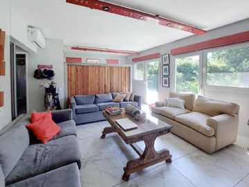 Importante casa totalmente reciclada a nuevo en Barrio Privado Campos de Alvarez
