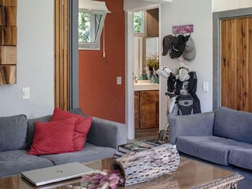 Importante casa totalmente reciclada a nuevo en Barrio Privado Campos de Alvarez