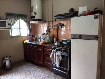 Excelente propiedad en zona comercial a metros del Bajo a Nivel