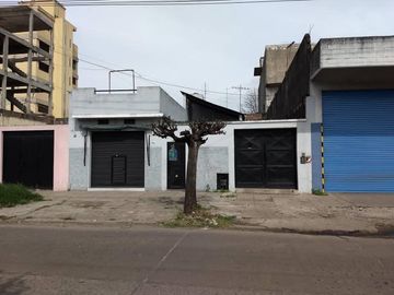 Excelente propiedad en zona comercial a metros del Bajo a Nivel