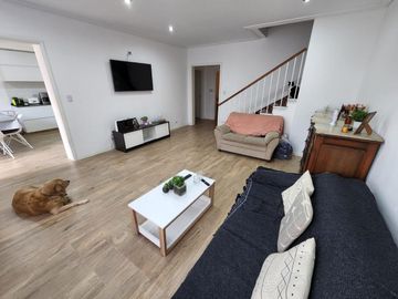 AMPLIA CASA TIPO CHALET DE 6 AMBIENTES CON COCHERA, JARDIN Y TERRAZA EN VENTA. OLIVOS GOLF