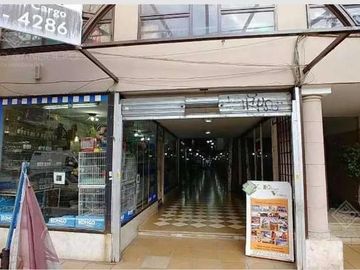 Local en galería Las Tejas-  Lanus Este