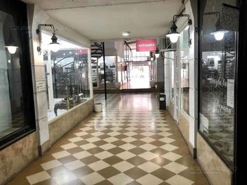 Local en galería Las Tejas-  Lanus Este