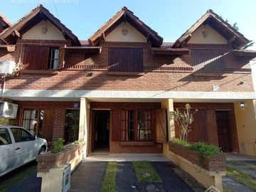 Dúplex en venta de 3 dormitorios c/ cochera en Costa Azul