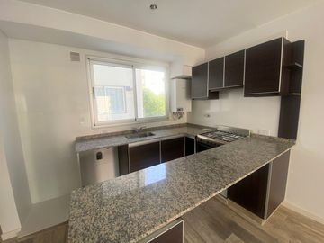 Venta, Departamento, 3 Ambientes, Con Cochera, Piso Alto, Luminoso,  Almagro, Caballito