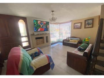CUMBRIA MIRAS CUAUTITLAN IZCALLI RESIDENCIA EN VENTA EN ESQUINA