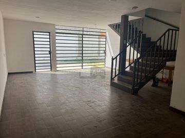 Casa en Venta en Fracc. El Dorado, León, Gto.a lado de Via Alta y el Blvd. Aeropuerto Amplia