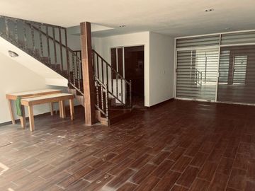Casa en Venta en Fracc. El Dorado, León, Gto.a lado de Via Alta y el Blvd. Aeropuerto Amplia