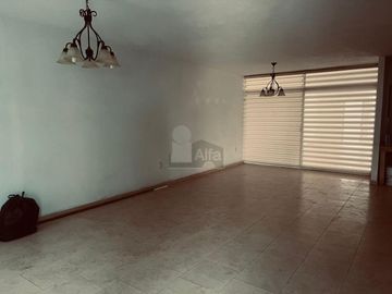 Casa en Venta en Fracc. El Dorado, León, Gto.a lado de Via Alta y el Blvd. Aeropuerto Amplia