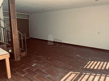 Casa en Venta en Fracc. El Dorado, León, Gto.a lado de Via Alta y el Blvd. Aeropuerto Amplia
