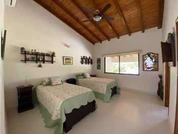Venta de cabaña en frente de la playa, en Don Jaca, Santa Marta