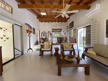 Venta de cabaña en frente de la playa, en Don Jaca, Santa Marta