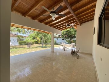 Venta de cabaña en frente de la playa, en Don Jaca, Santa Marta